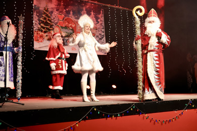 BG Новогоднее представление с участием 4 Дедов Морозов