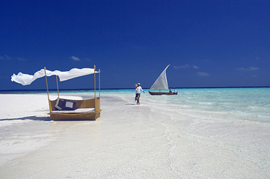 V Baros Maldives Sandbank Waiter HR