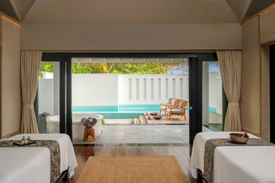 V 9 Spa Treatment Room with Pool W